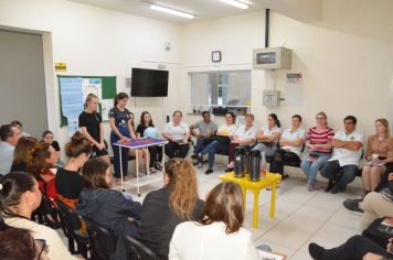 Reunião mensal da Saúde recebe apresentação de trabalhos dos alunos da Escola 25 de Maio