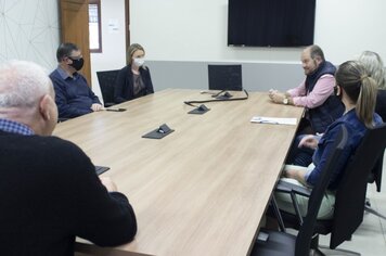 Imigrante assina contrato com a Saúde Univates
