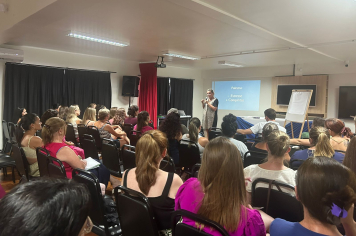 Profissionais da Educação participam de palestra sobre resiliência na abertura do ano letivo