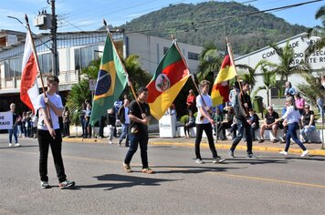 Desfile Cívico de Imigrante foi realizado neste último sábado