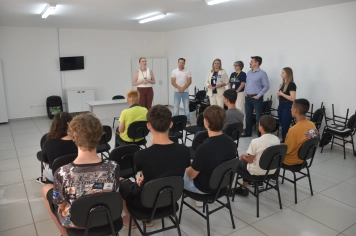 Imigrante dá as boas-vindas a 10 jovens do Programa Partiu Futuro - Reconstrução