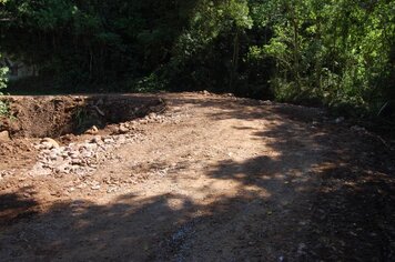 Obras atua no reparo de estradas
