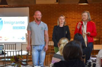 Imigrante sedia reunião do Cogemas