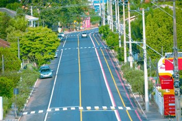 Administração conclui pintura das vias principais