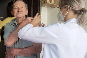 Imigrante recebe mais 90 vacinas para aplicação de 1ª dose 