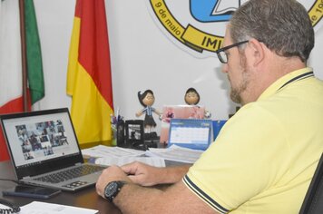 Stevens participa de reunião virtual para aquisição de vacinas Covid