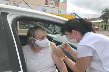Sistema Drive-thru de Vacinação