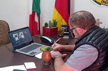 Cobertura da quadra de esportes da 25 de Maio