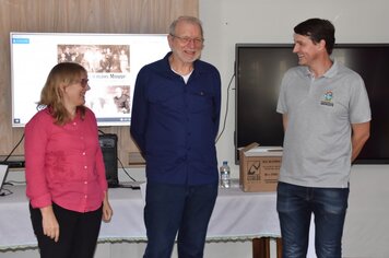 Encontro com autores dá início ao projeto de livro sobre a história de Imigrante