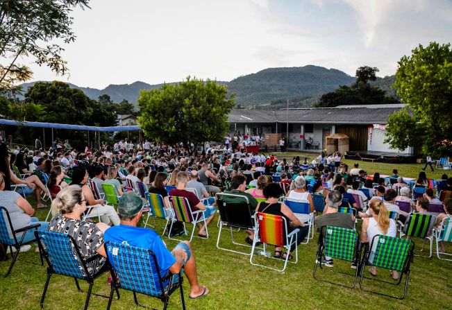 Emef Arco-Íris reúne comunidade escolar em confraternização de Natal