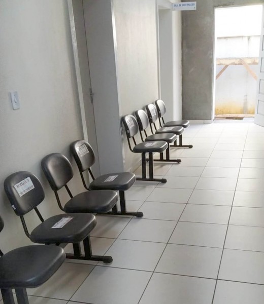 Recepção principal do Centro de Saúde fechada devido às obras de reforma