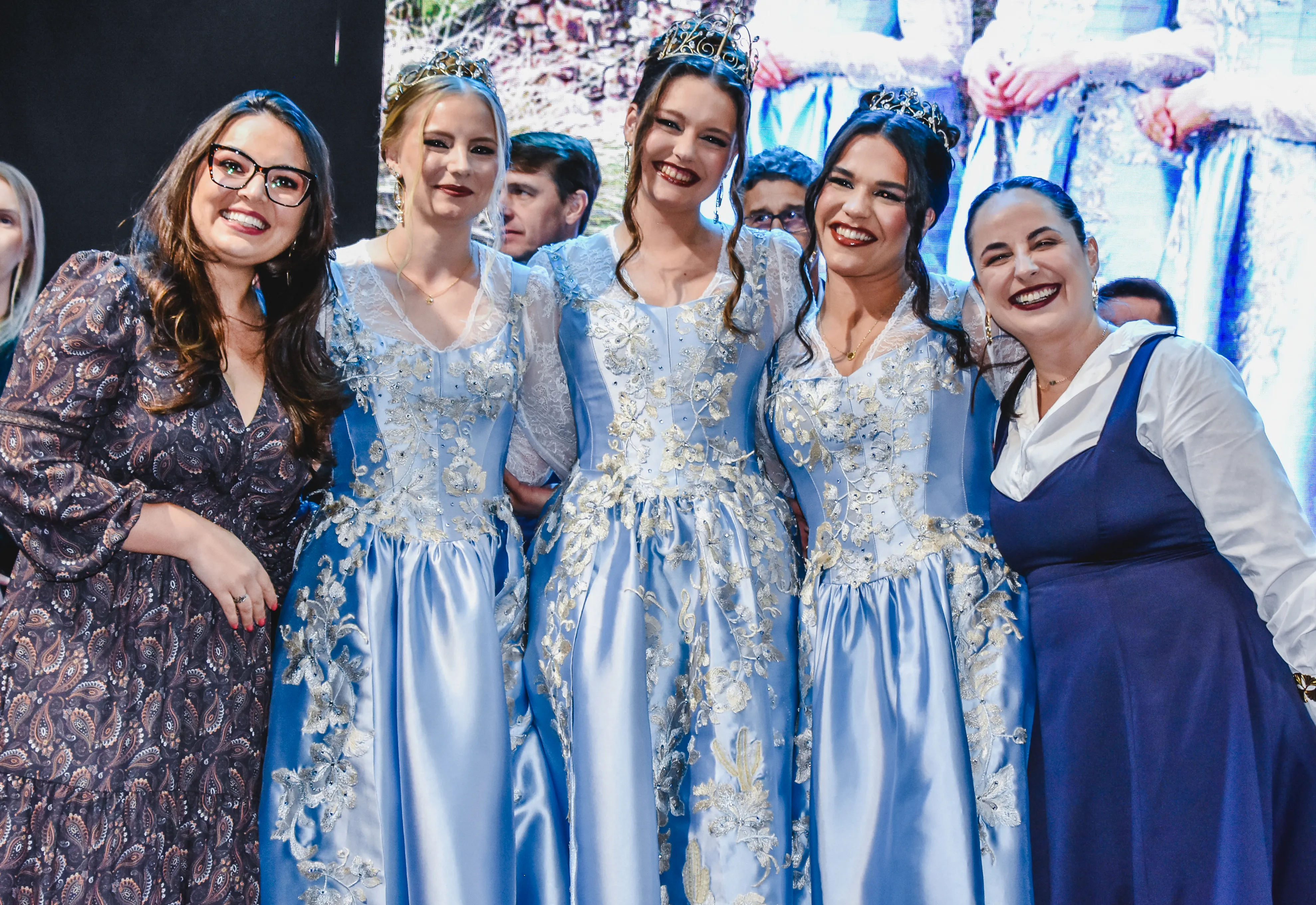Trajes das soberanas são apresentados oficialmente no baile dos 38 anos de Imigrante