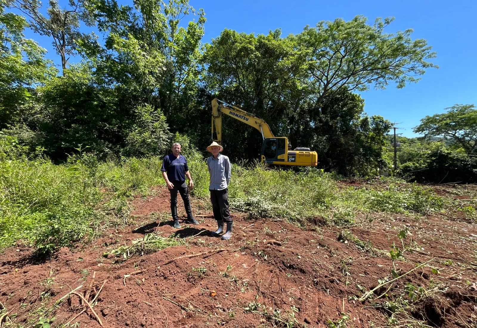 Serviço de escavadeira beneficia mais de 130 produtores rurais em Imigrante 