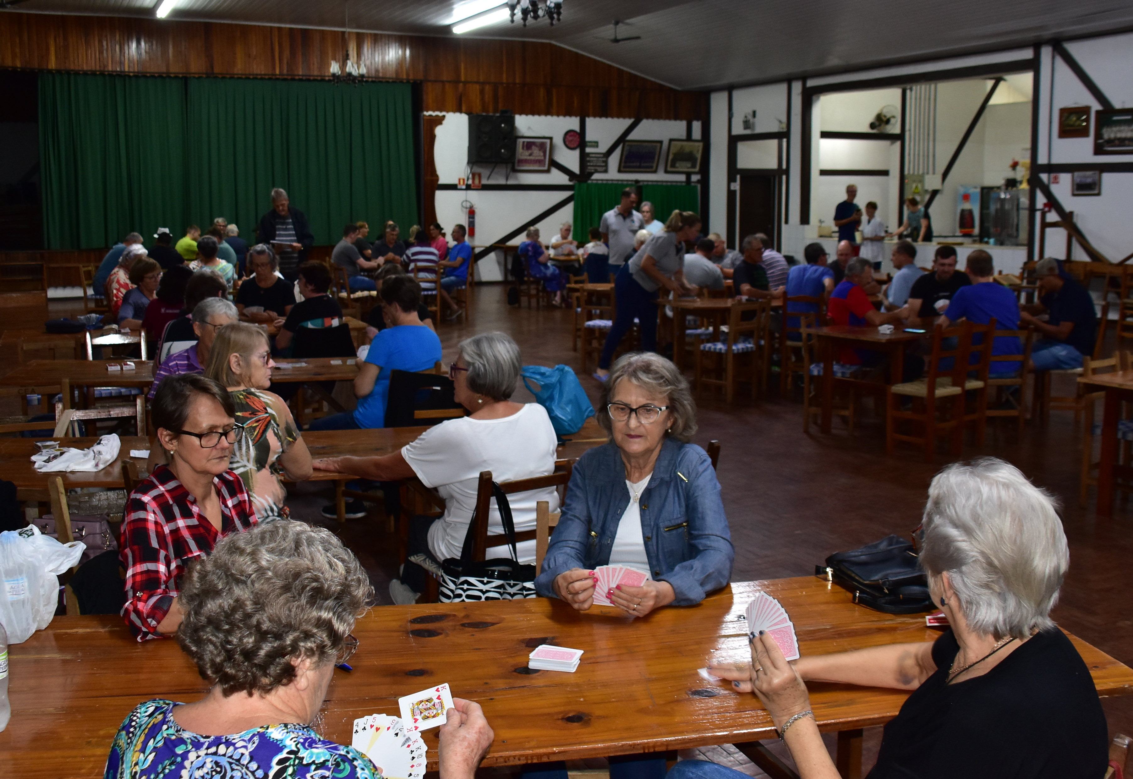 3º Torneio de Canastra e Bisca inicia nesta terça-feira