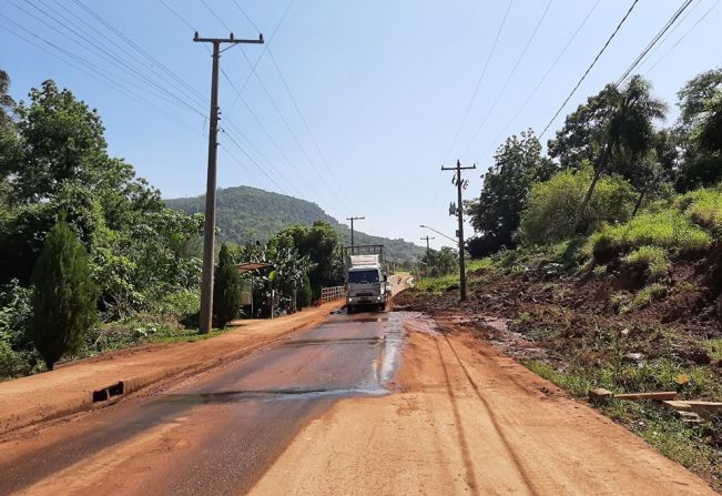 Trânsito na avenida Dr. Ito João Snel permanece em uma pista