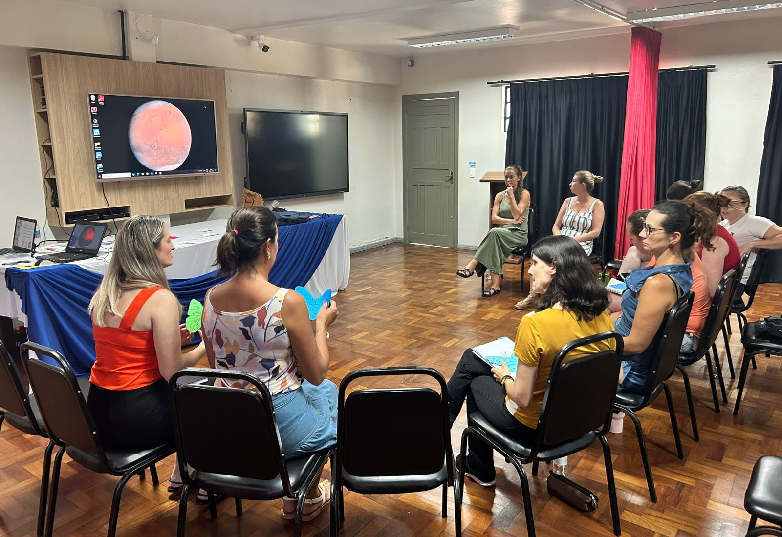 Professores da Rede Municipal participam de rodas de conversa sobre desafios escolares