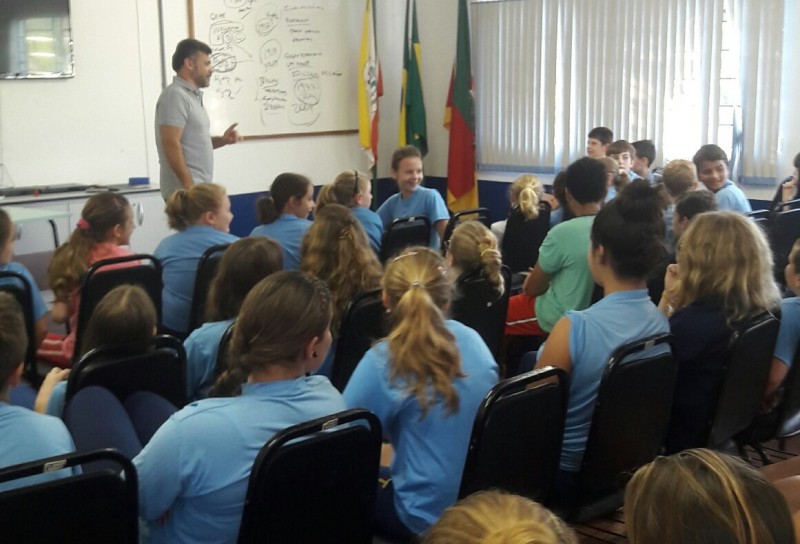 Alunos de Imigrante participaram de conversas com médico
