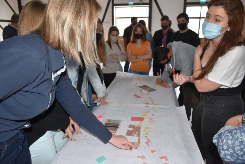 Emau apresenta resultado de pesquisa das Avenidas de Imigrante
