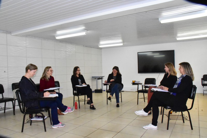 Educação e diretoras planejam atividades do decorrer do ano