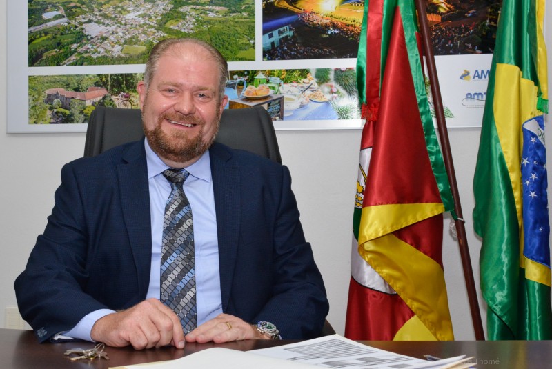 Stevens viaja à Brasília em busca de recursos