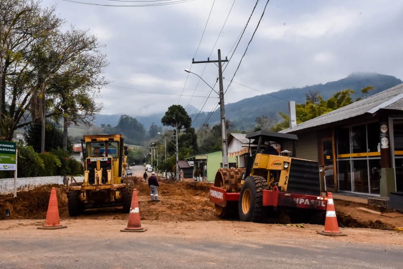 Trânsito interrompido na Rua Getúlio Vargas