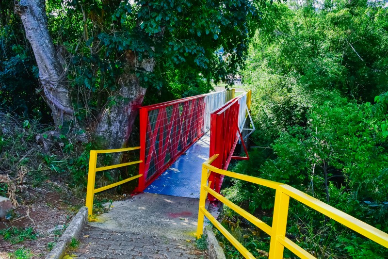 Passarela de acesso ao Bairro Esperança foi reformada
