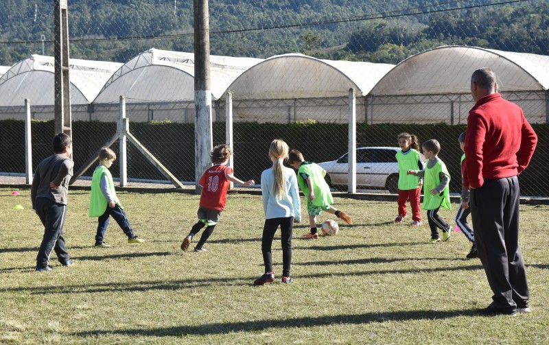 Aulas de Escola Esportiva iniciaram em Imigrante