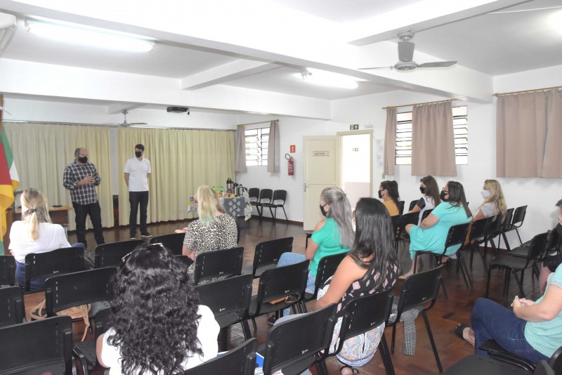 Secretaria da Educação realiza encontro com direção e equipe de trabalho das EMEI’s