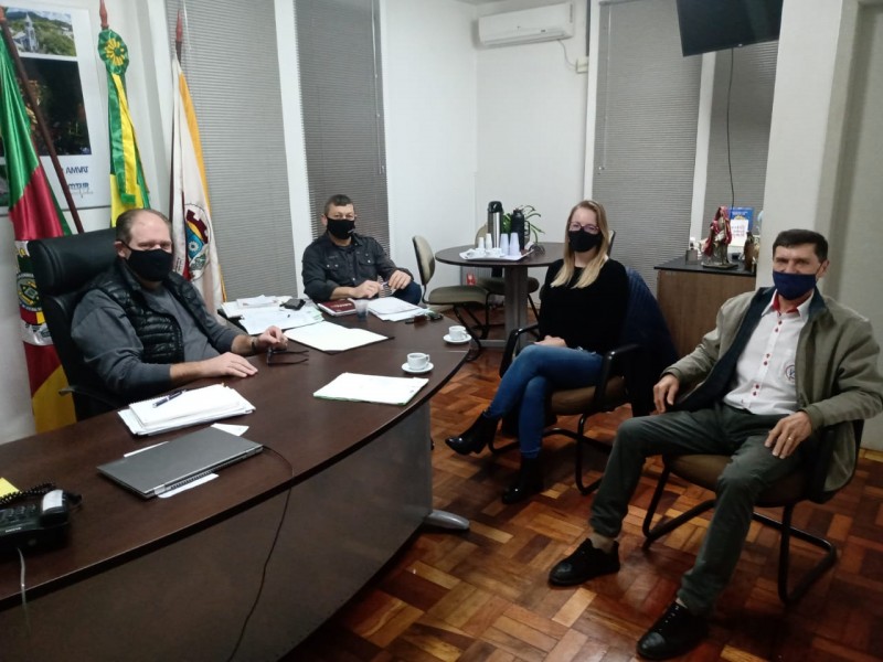 Administração realiza reunião com diretoria da CIC
