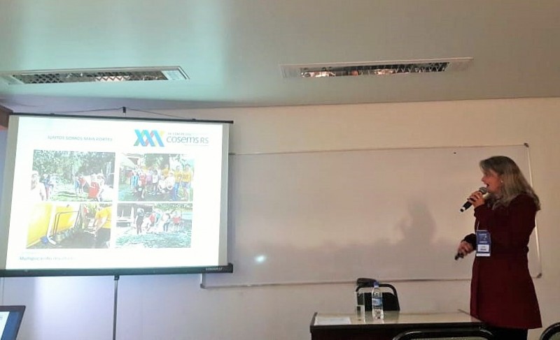Imigrante participou da mostra do Congresso do Cosems