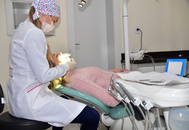 Imigrante recebe recurso para implementar serviços de especialidades odontológicas