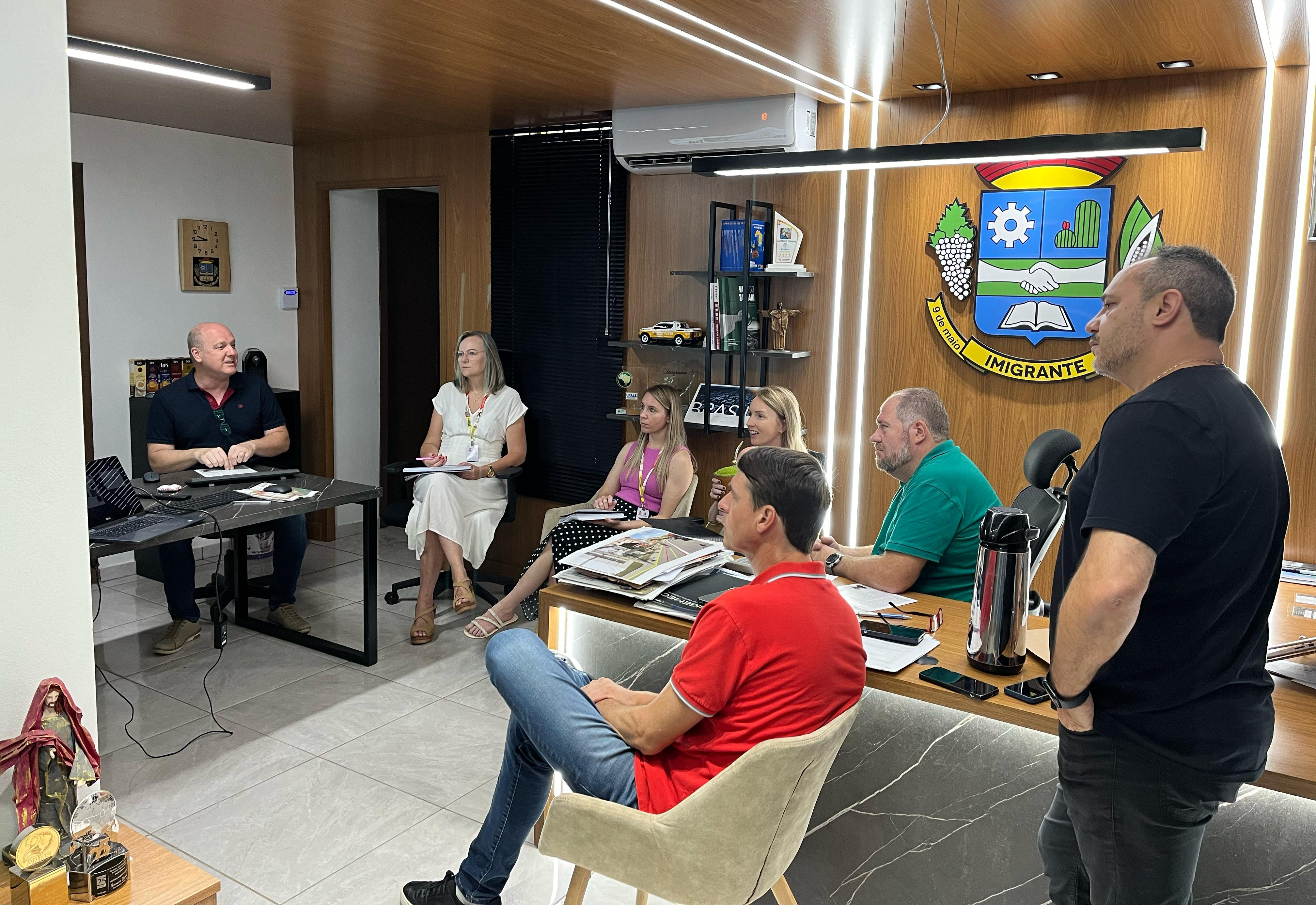Administração Municipal de Imigrante recebe apresentação do Programa Vida + Viva