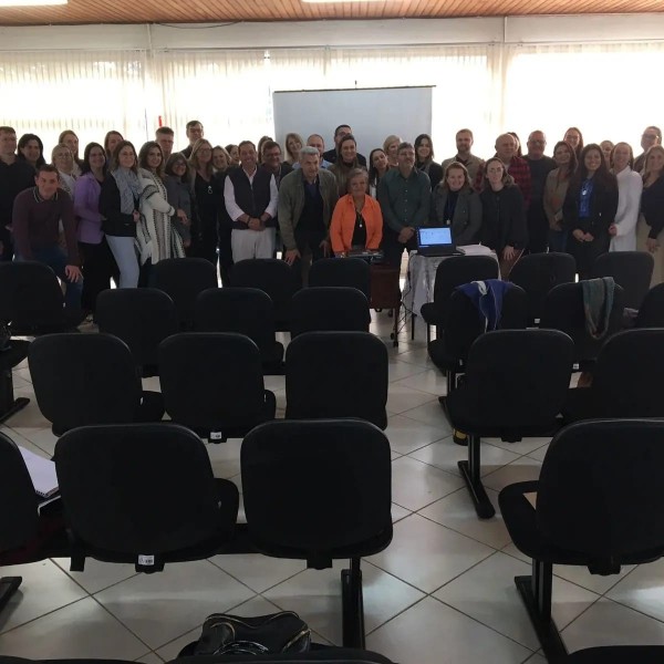 Secretária de Saúde participa de reunião do Cosems