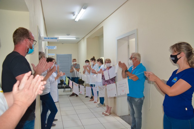 Alunos homenageiam profissionais da saúde em Imigrante