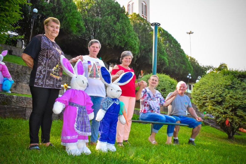 Decoração de Páscoa deixa cidade linda para moradores e turistas