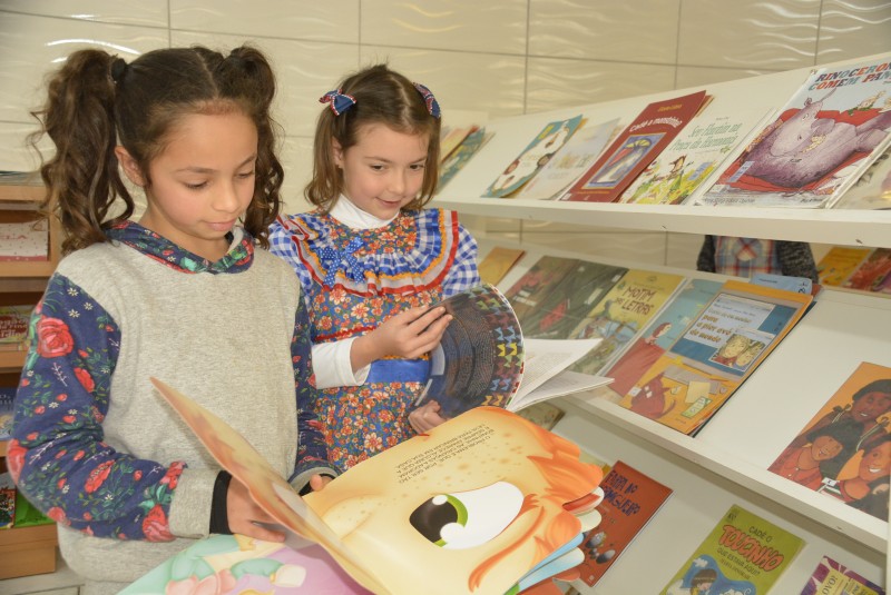 Com ajuda da APM, Emef Arco-Íris tem novo espaço para a biblioteca